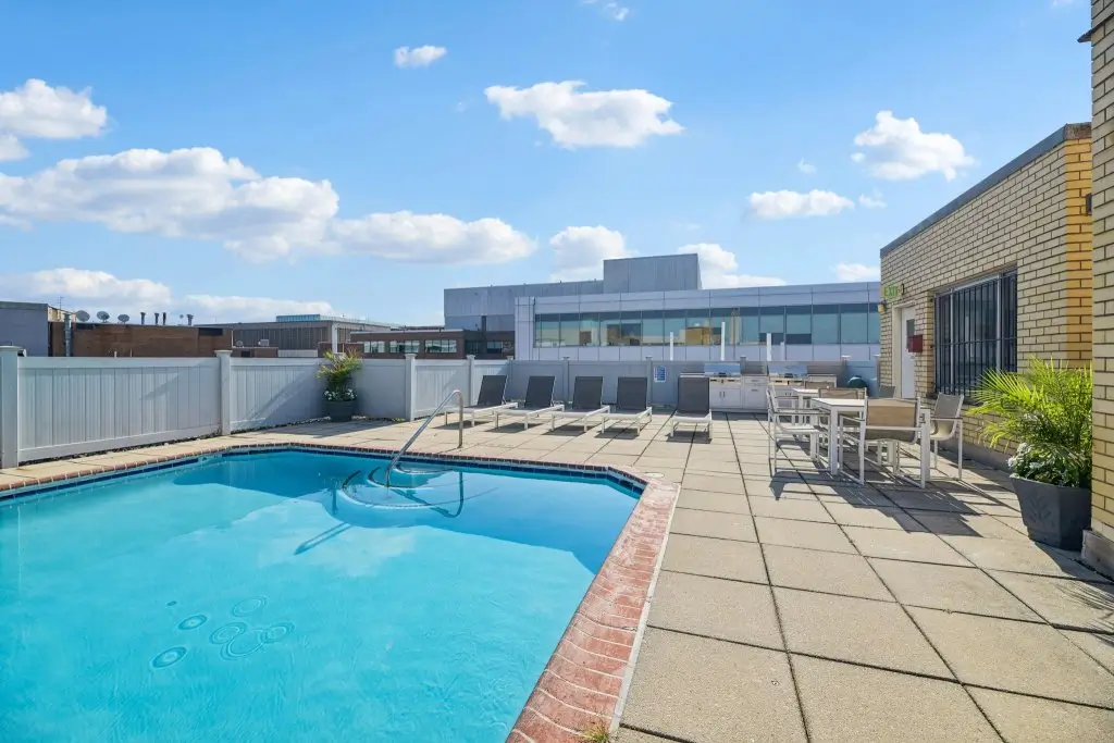 92 web or mls new hampshire ave nw 0708 923 1